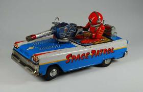japanese space toys vintage tin japan toy robots Buddy L Space Toy Museum buying vintage Japan tin toys, robots and more,  Current vintage batmobile space toys price guide, ebay vintage space toys, free antique toy appraisals flying sacucers wanted